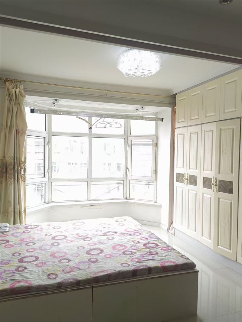 出租學(xué)府華庭六樓非頂 64 平簡(jiǎn)裝二室拎包入住