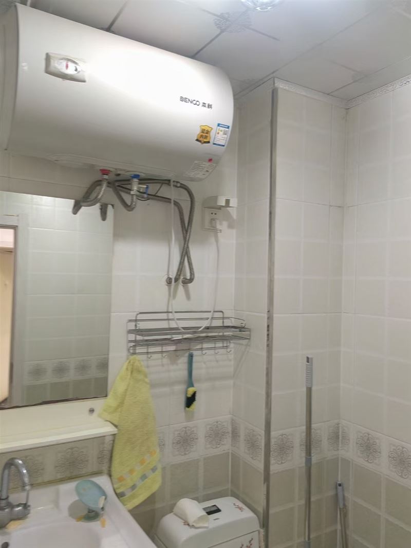 出租學(xué)府華庭六樓非頂 64 平簡(jiǎn)裝二室拎包入住