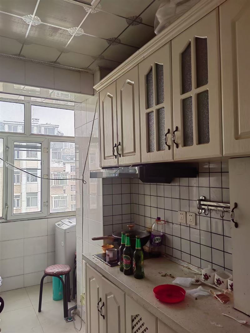 出租學(xué)府華庭六樓非頂 64 平簡(jiǎn)裝二室拎包入住