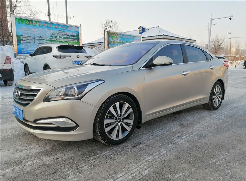 現(xiàn)代名圖自動擋全景天窗