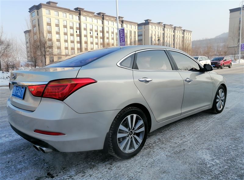 現(xiàn)代名圖自動擋全景天窗