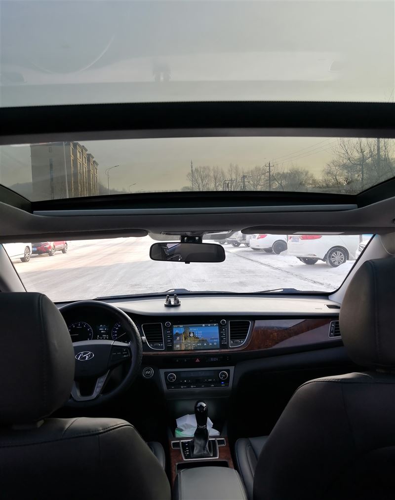 現(xiàn)代名圖自動擋全景天窗