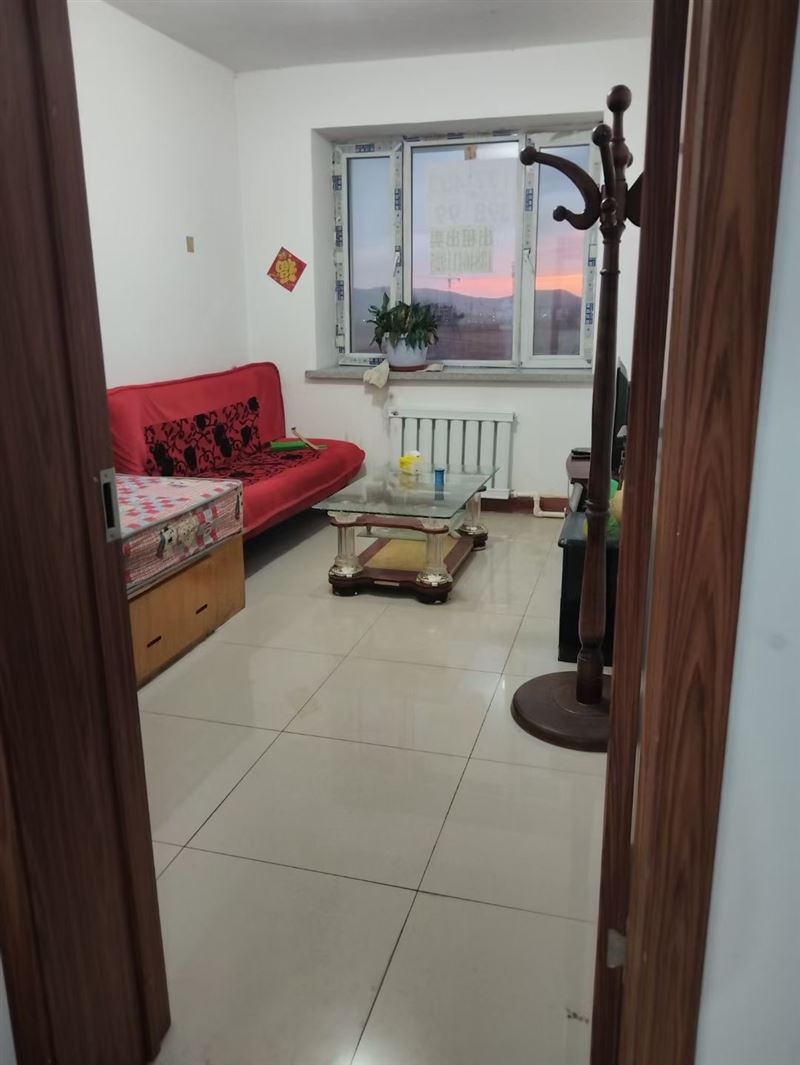 距離新一中最近的房子