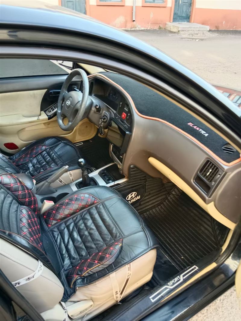 11年新款現(xiàn)代伊蘭特手動(dòng)高配