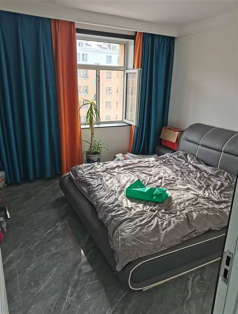 東方花園精裝修樓房出售