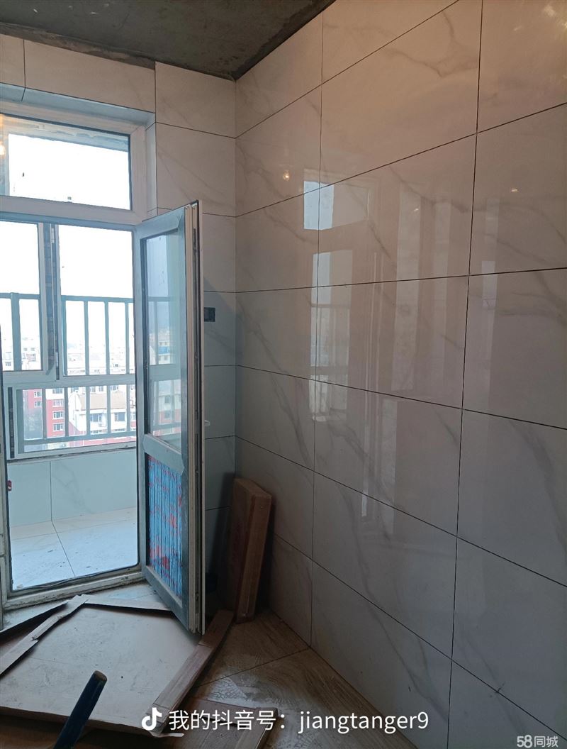 城信家裝:專業(yè)瓦工姜師傅代修墳?zāi)? border=