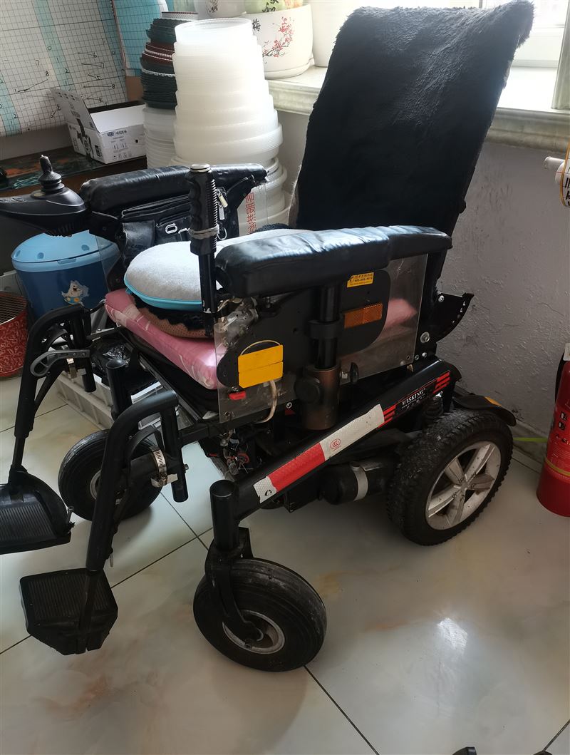 大款電動(dòng)輪椅（自重200斤）