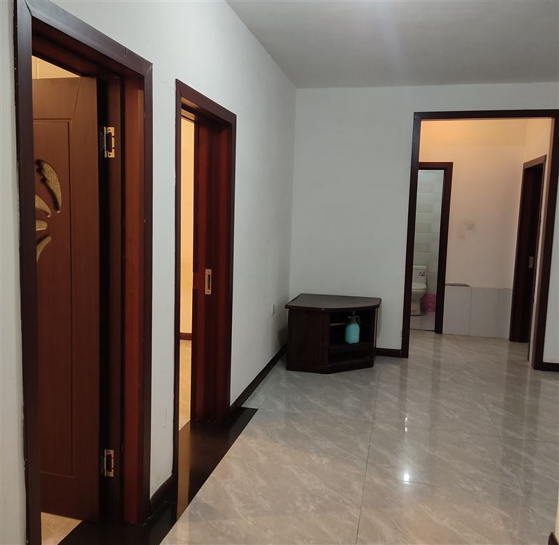 南岸花園1樓106平簡(jiǎn)裝