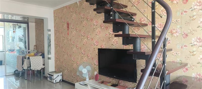 鴻福家園復(fù)式樓急賣