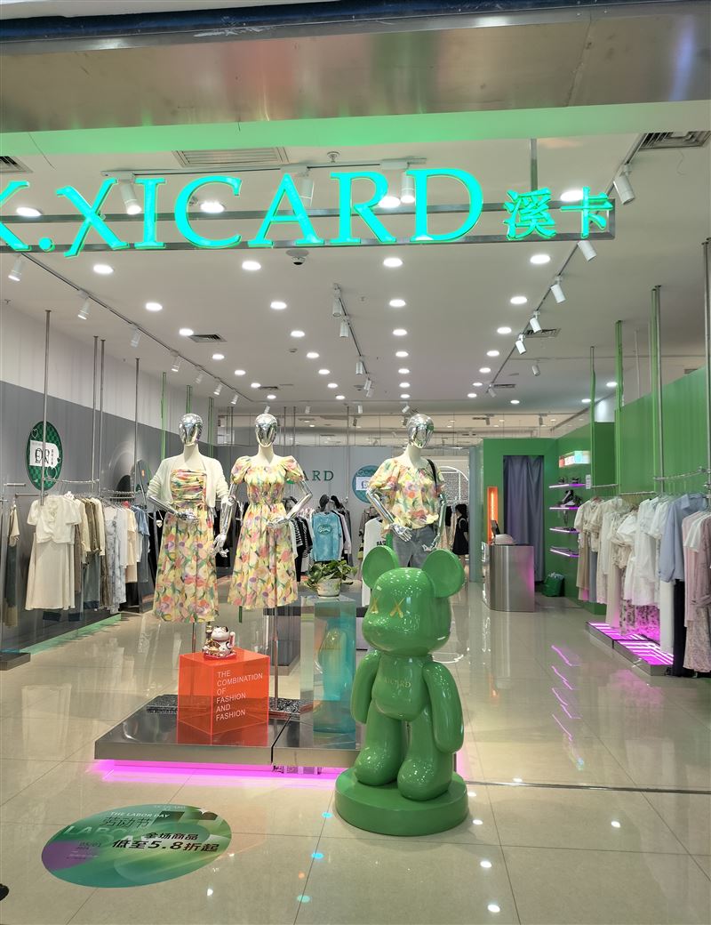 七臺(tái)河?xùn)|北亞廣場(chǎng)二樓女裝溪卡