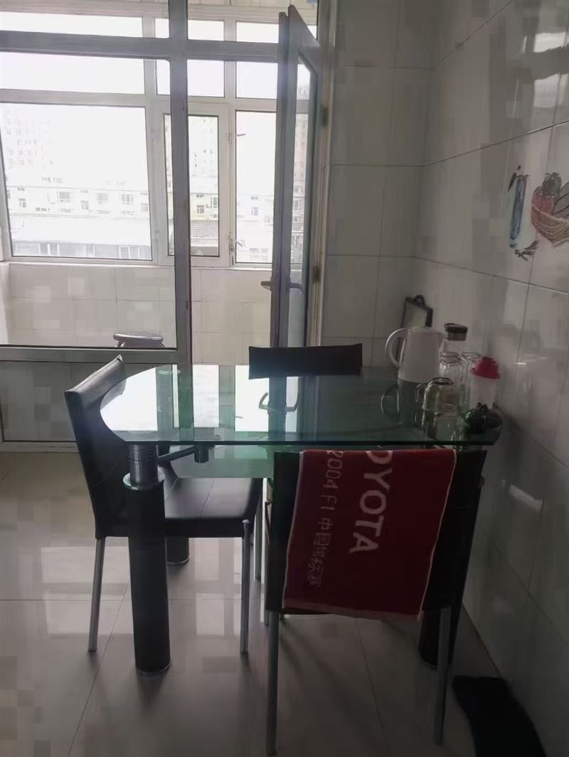 銀泉小區(qū)5樓66平精裝23萬(wàn)最低