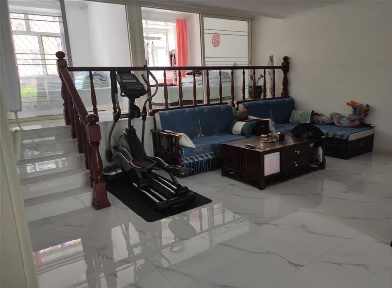 湖濱小區(qū)一樓半107平精裝39.5萬