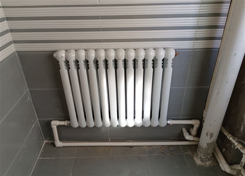 水暖工。電鎬砸墻。木工。瓦工