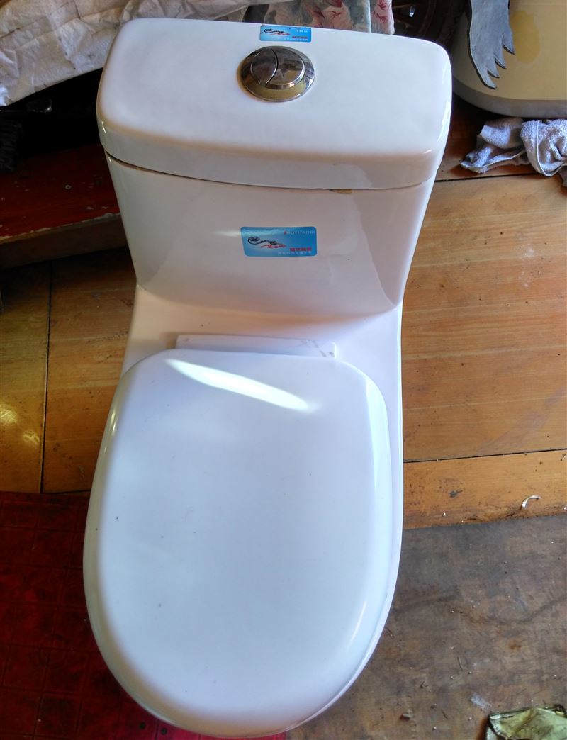 透下水水暖工，電鎬砸墻，改一樓下水