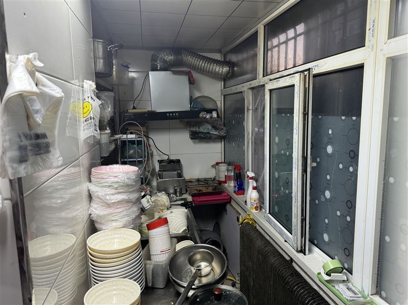 經(jīng)典茗居大門口對(duì)面綠保熱面出兌