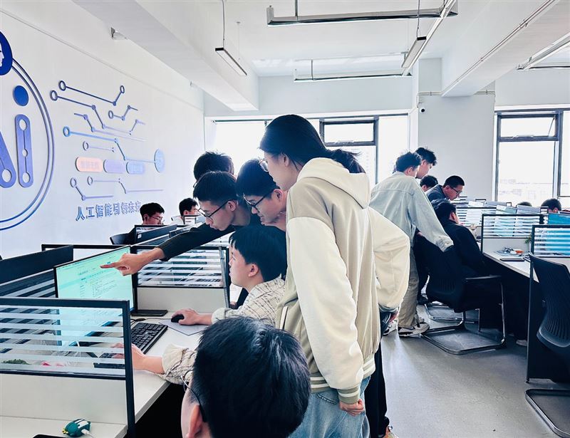 網(wǎng)絡(luò)科技公司聘文員10名