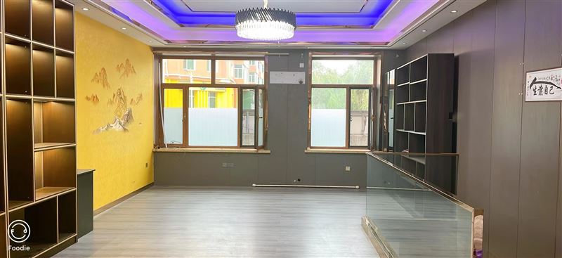 七臺(tái)河霞光街。