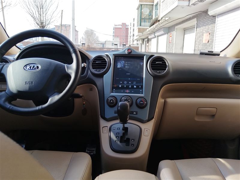 起亞佳樂(lè)七座MPV自動(dòng)擋