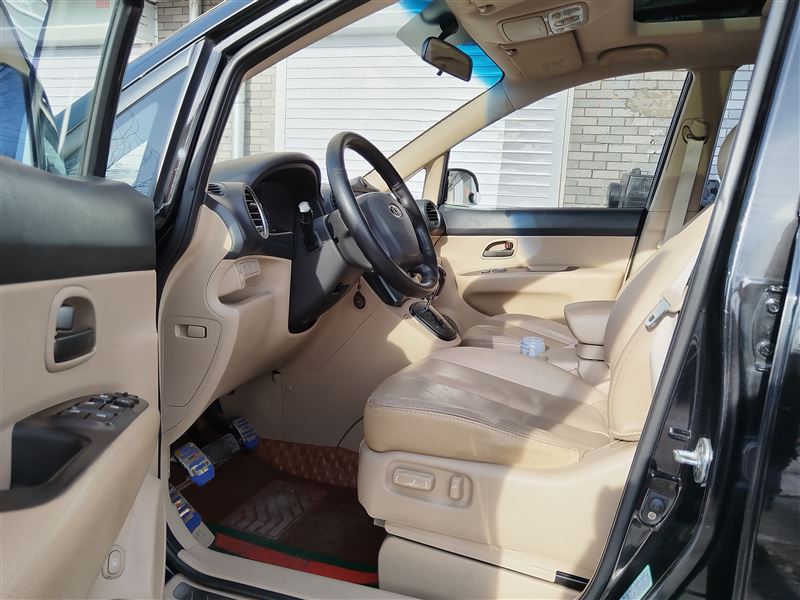 起亞佳樂(lè)七座MPV自動(dòng)擋