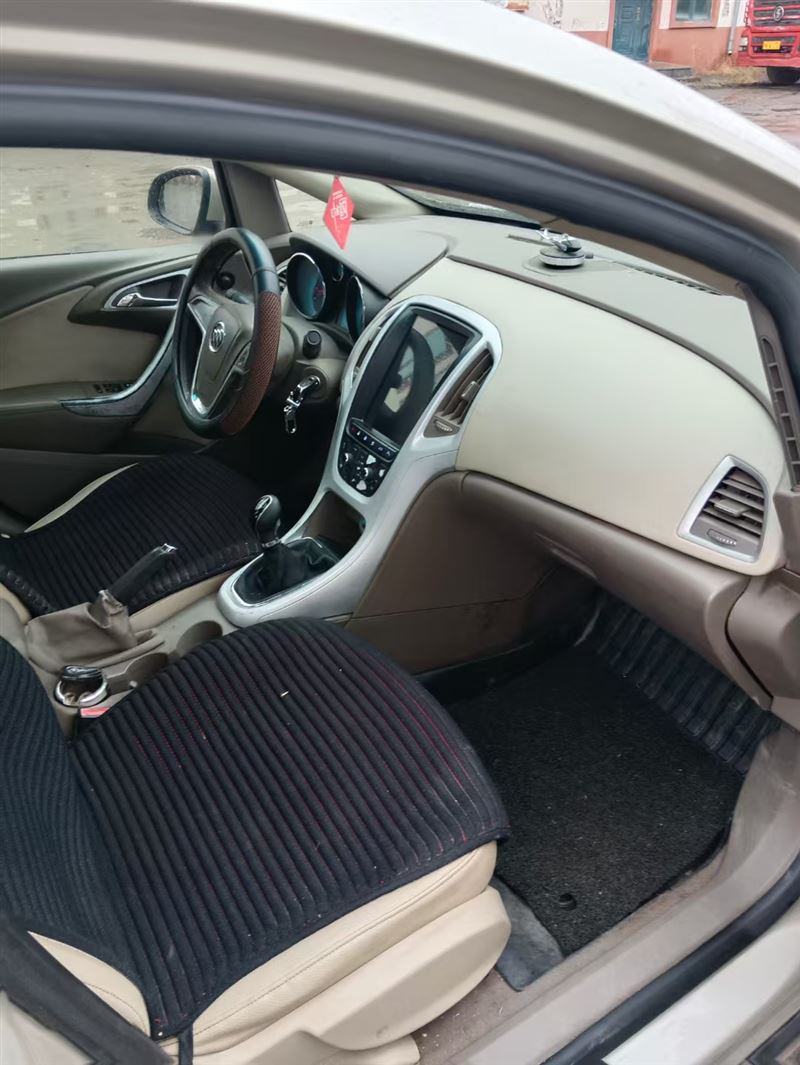 11年別克英朗GT原值12萬