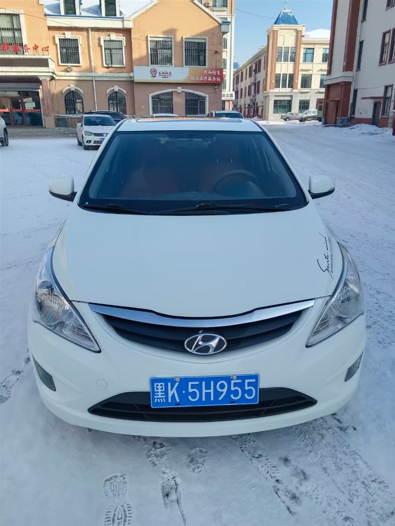 12年現(xiàn)代瑞納手動高配