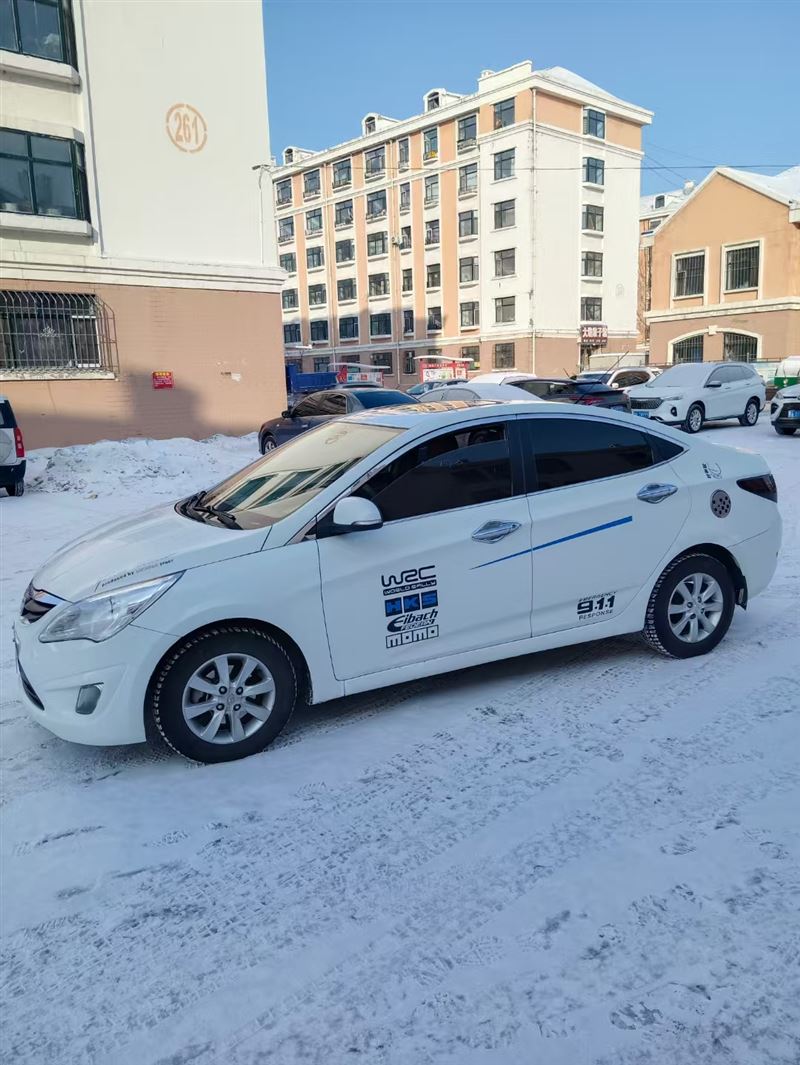 12年現(xiàn)代瑞納手動高配