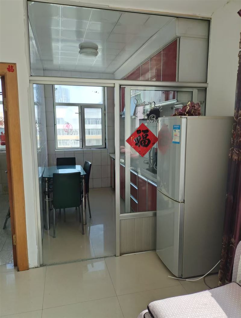 賣樓:育才苑六樓非頂樓，下樓就是七學(xué)和幼兒園64.7平15萬