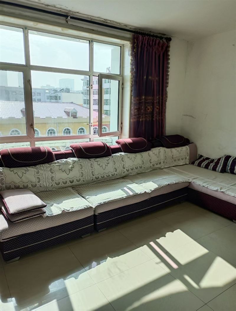 賣樓:育才苑六樓非頂樓，下樓就是七學(xué)和幼兒園64.7平15萬