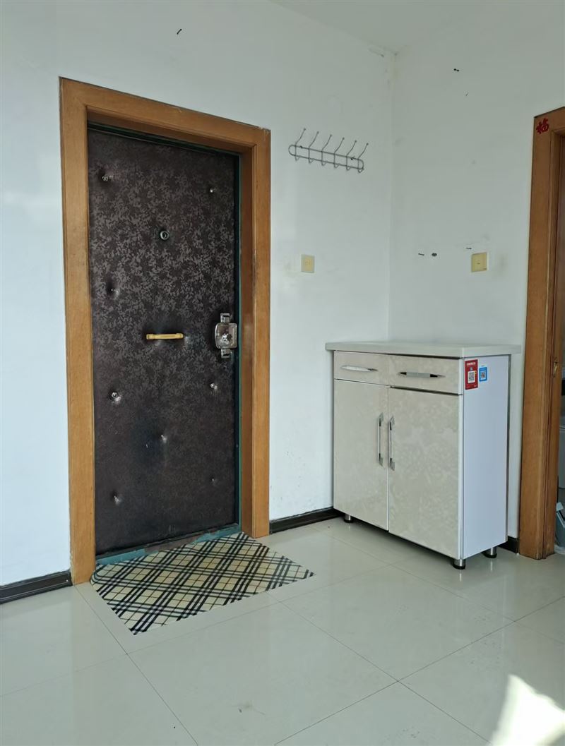 賣樓:育才苑六樓非頂樓，下樓就是七學(xué)和幼兒園64.7平15萬