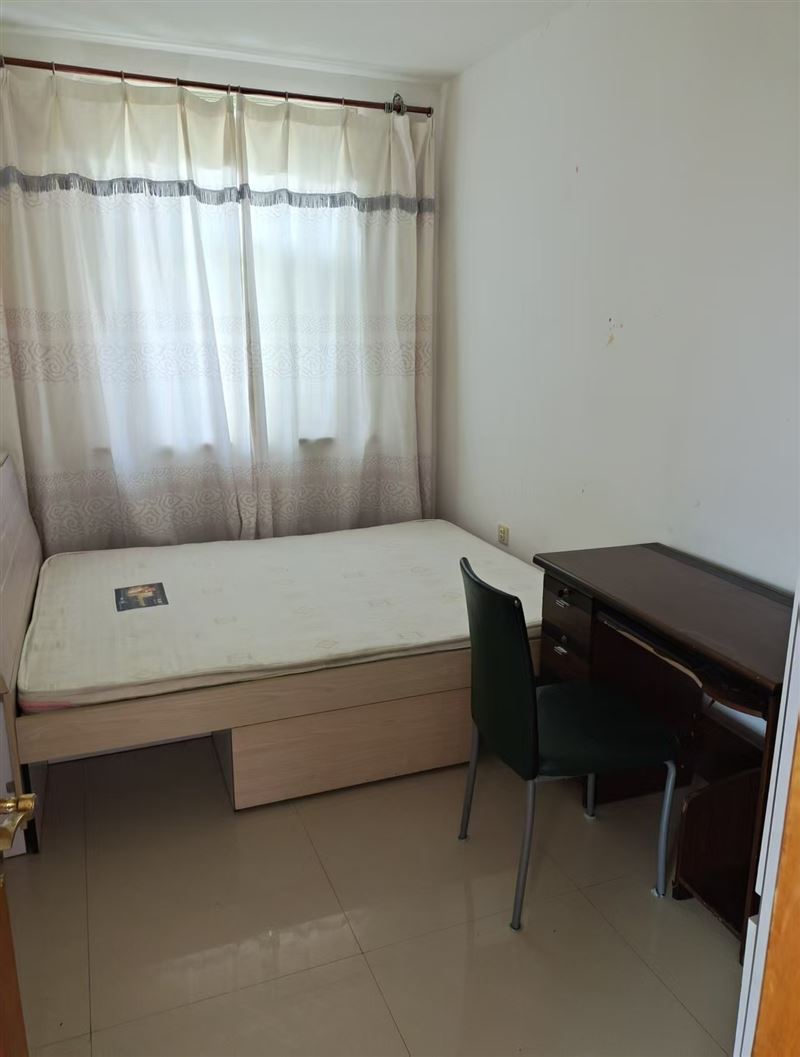 賣樓:育才苑六樓非頂樓，下樓就是七學(xué)和幼兒園64.7平15萬