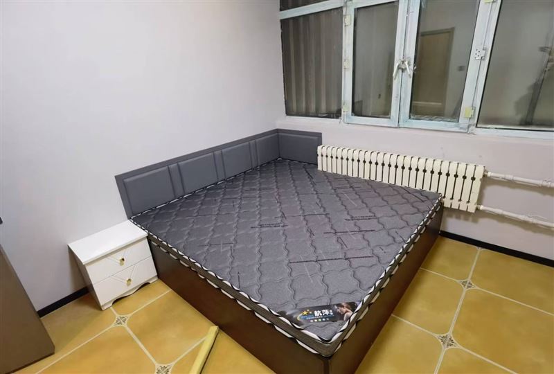 定做榻榻米床墊，軟包防盜門，包炕圍子，床頭。