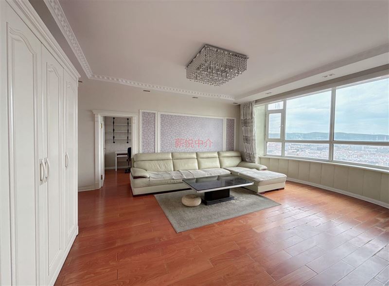 銀泉小區(qū)電梯房出售