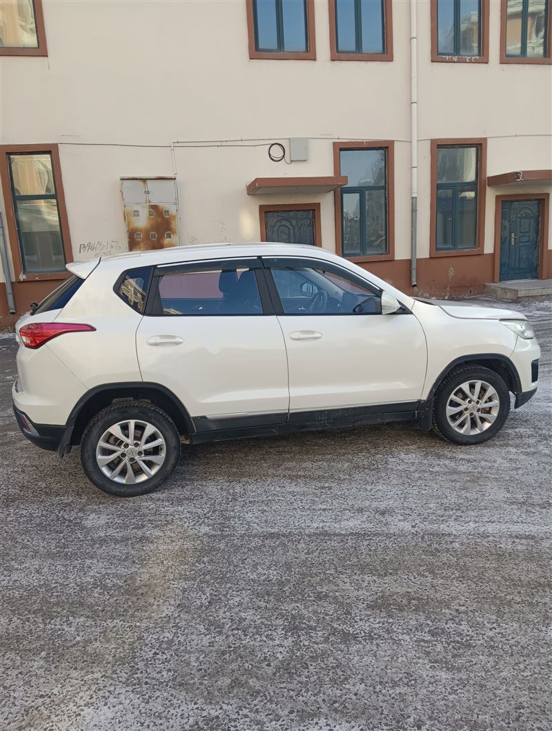 17年北汽紳寶x35手動(dòng)高配