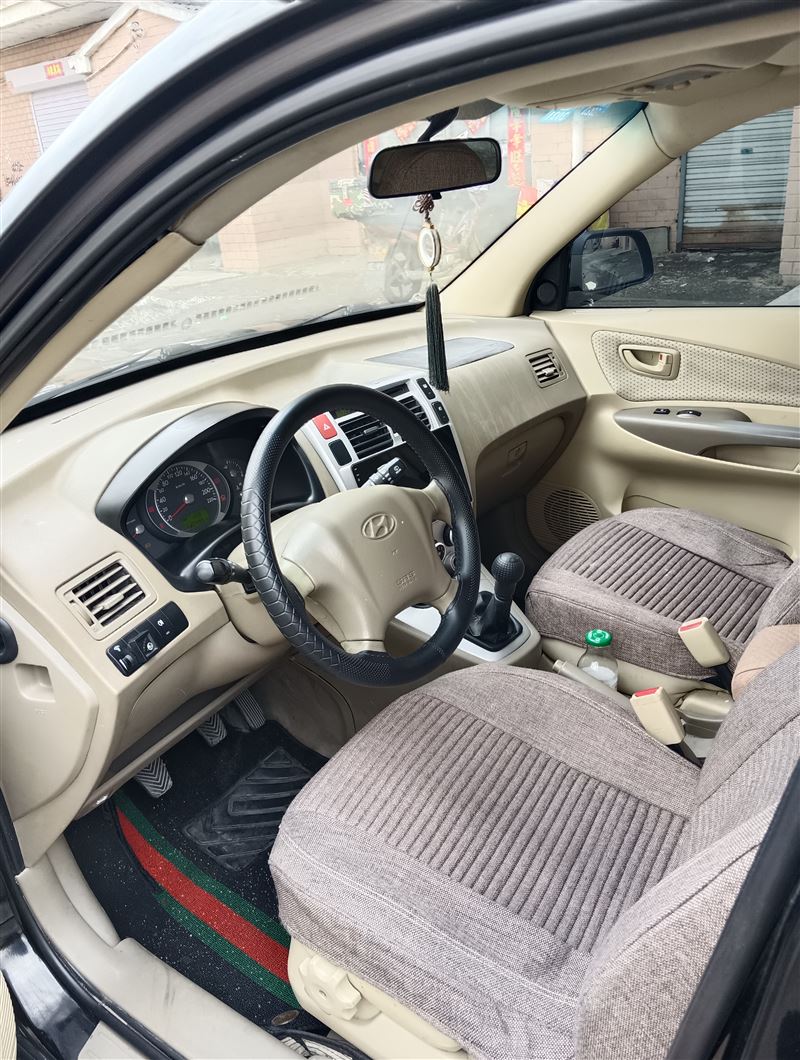 13年現(xiàn)代途勝手動高配原值20來萬