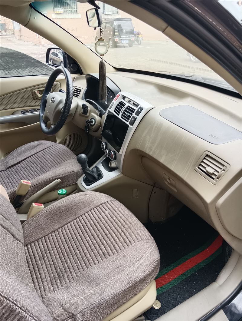 13年現(xiàn)代途勝手動高配原值20來萬