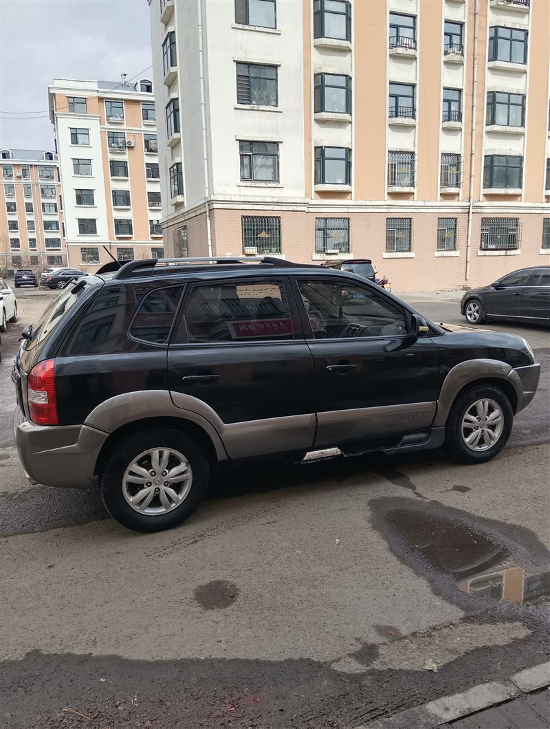 13年現(xiàn)代途勝手動高配原值20來萬