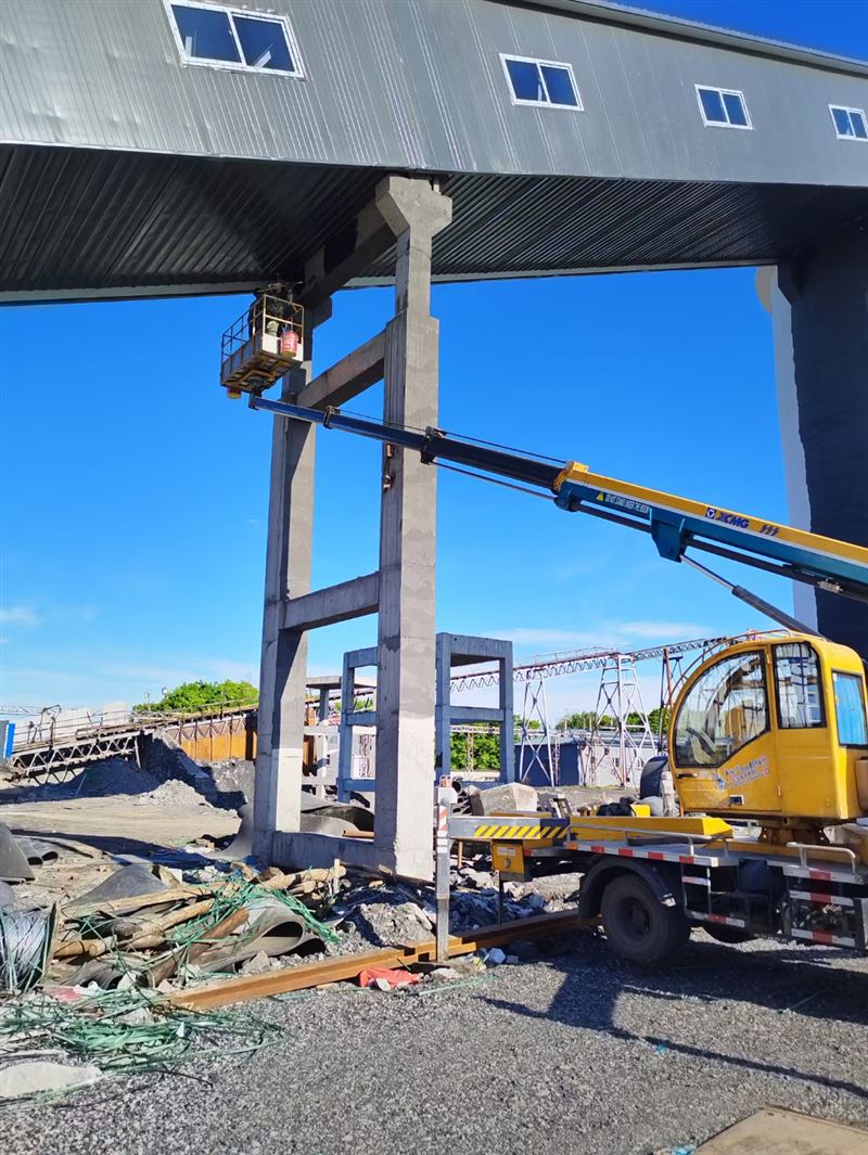 出租高空作業(yè)車，和半截子貨車