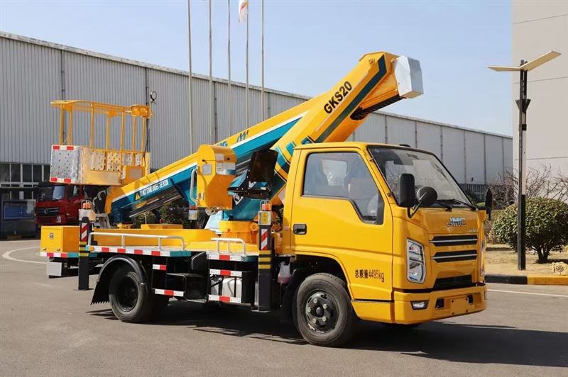 出租高空作業(yè)車，和半截子貨車