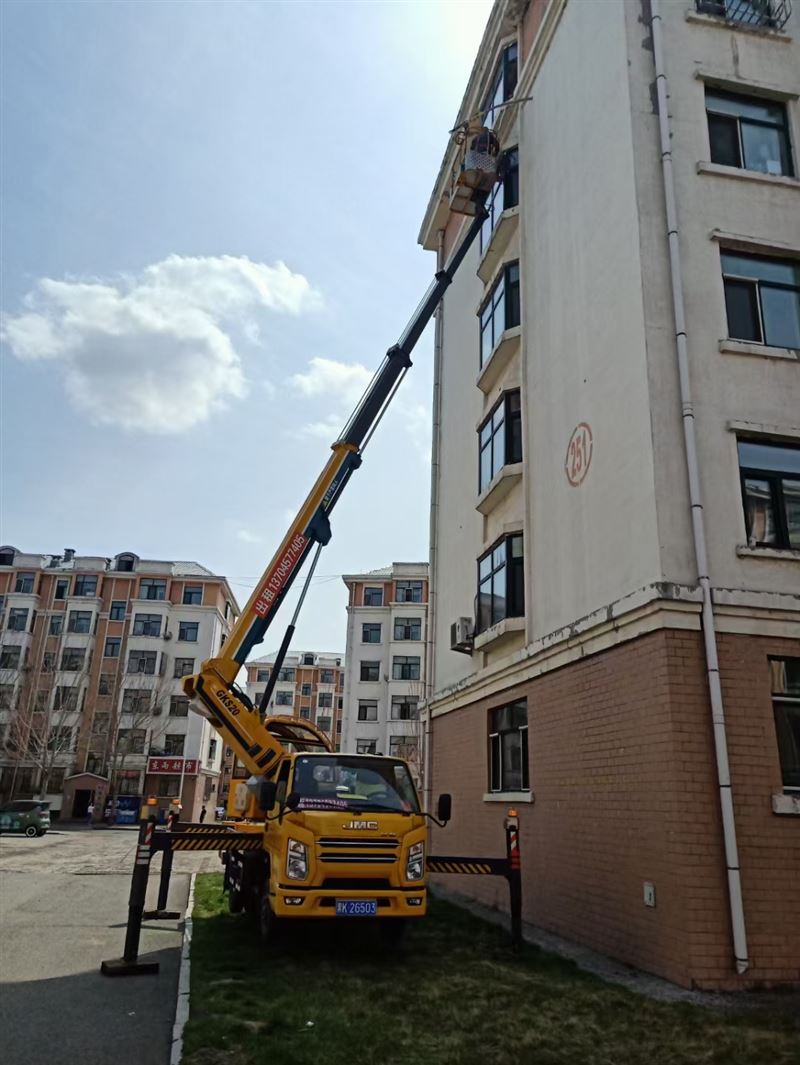 出租高空作業(yè)車，和半截子貨車