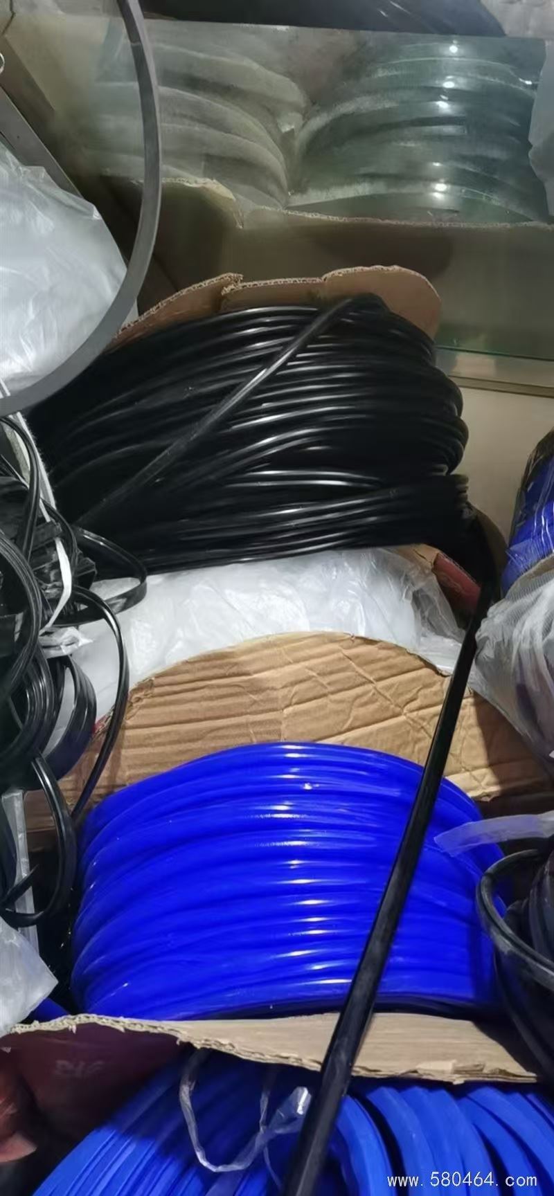 軟包炕圍子，防盜門。定做紗窗，維修門窗。