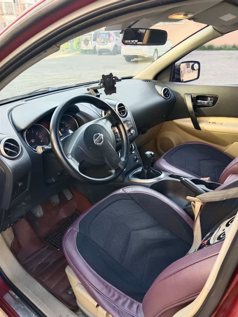 09年尼桑逍客手動(dòng)高配