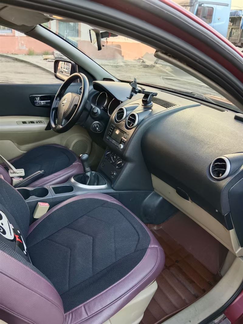 09年尼桑逍客手動(dòng)高配