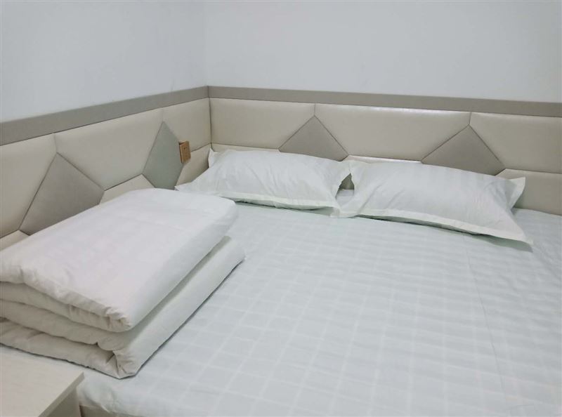 出賣茄子河商貿(mào)城西側(cè)金葉賓館