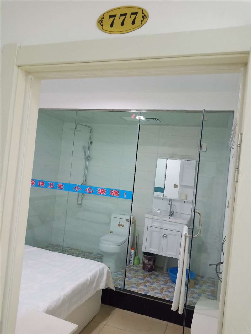 出賣茄子河商貿(mào)城西側(cè)金葉賓館