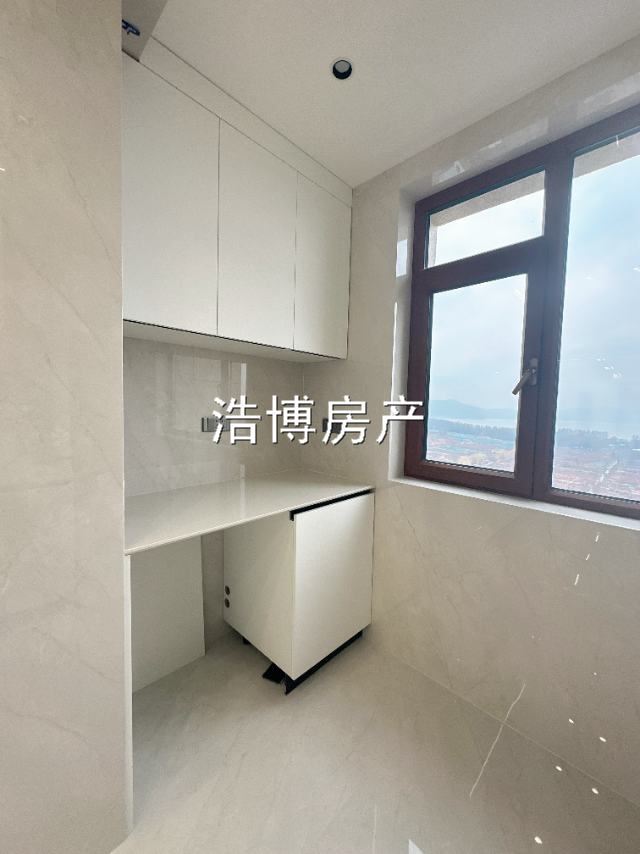 七號(hào)公館電梯房14樓