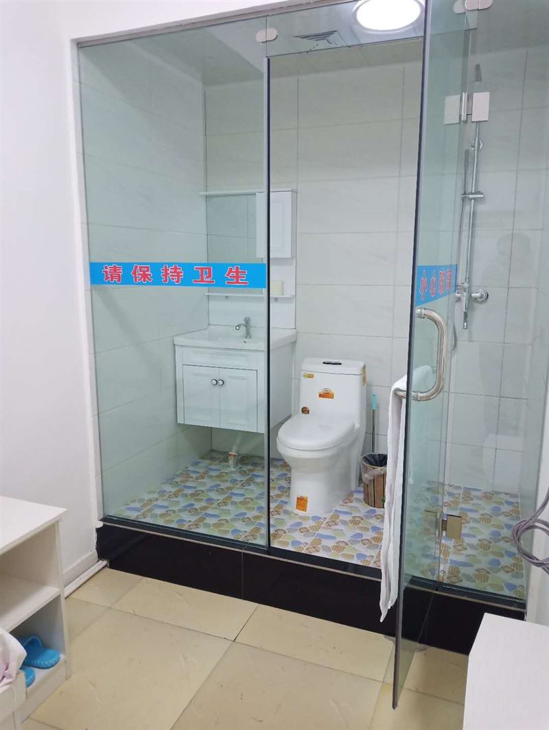 出賣茄子河商貿(mào)城西側(cè)金葉賓館