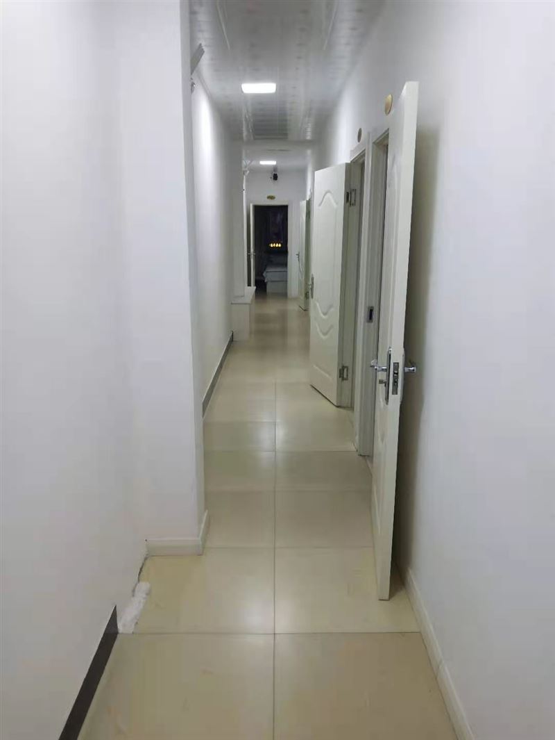 出賣茄子河商貿(mào)城西側(cè)金葉賓館