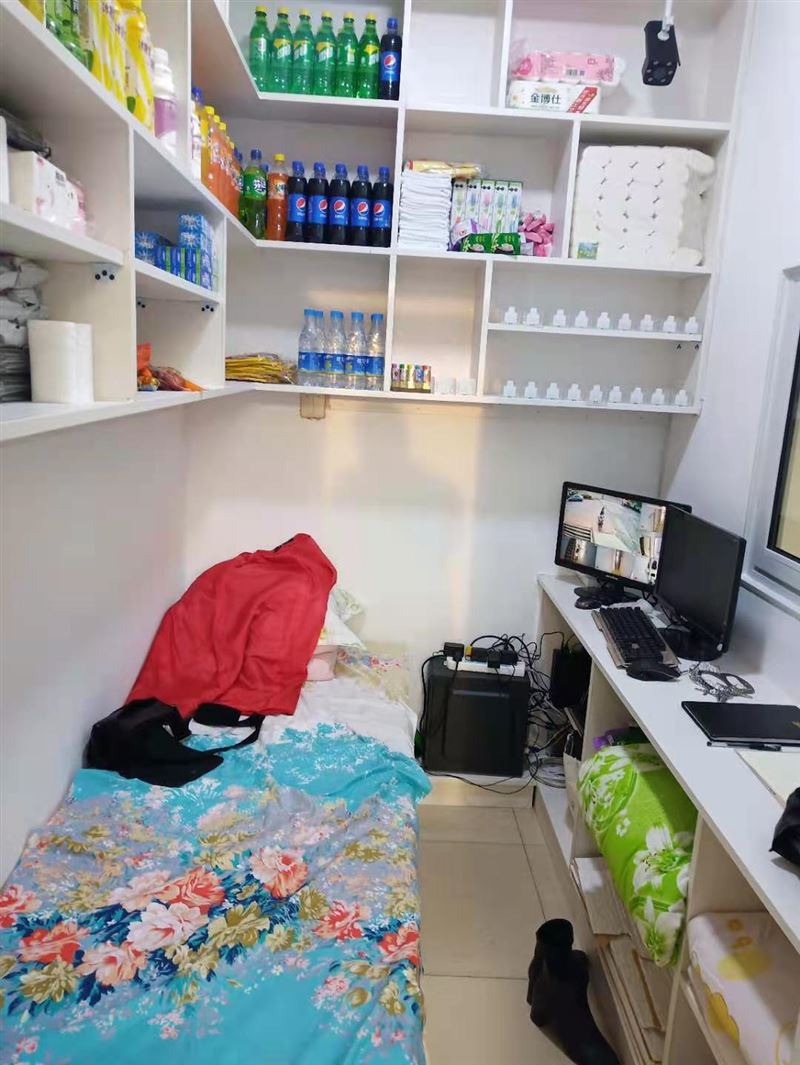 出賣茄子河商貿(mào)城西側(cè)金葉賓館