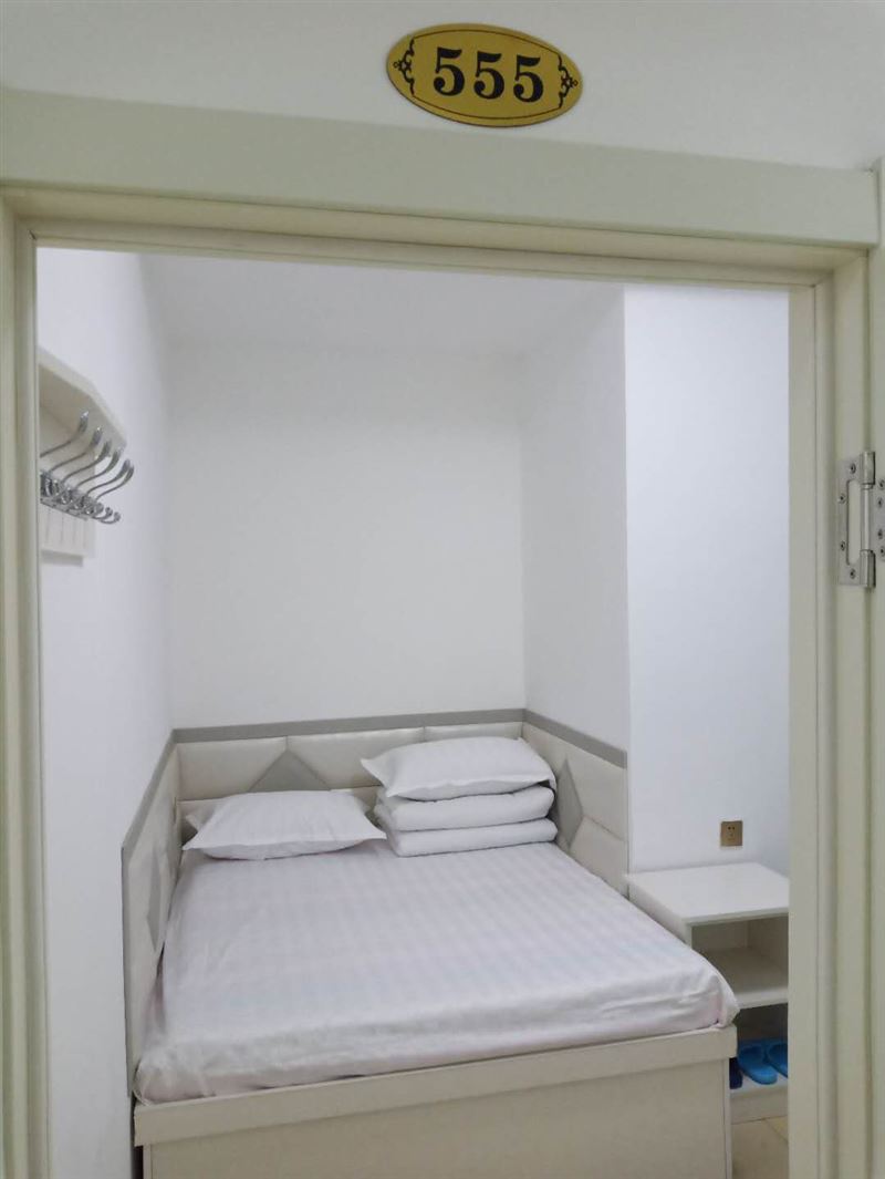 出賣茄子河商貿(mào)城西側(cè)金葉賓館