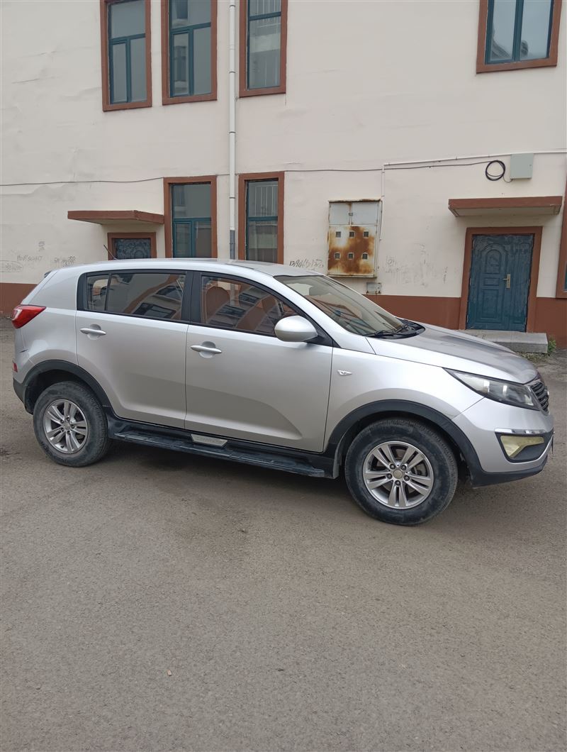 11年起亞智跑手動(dòng)高配原值13萬(wàn)